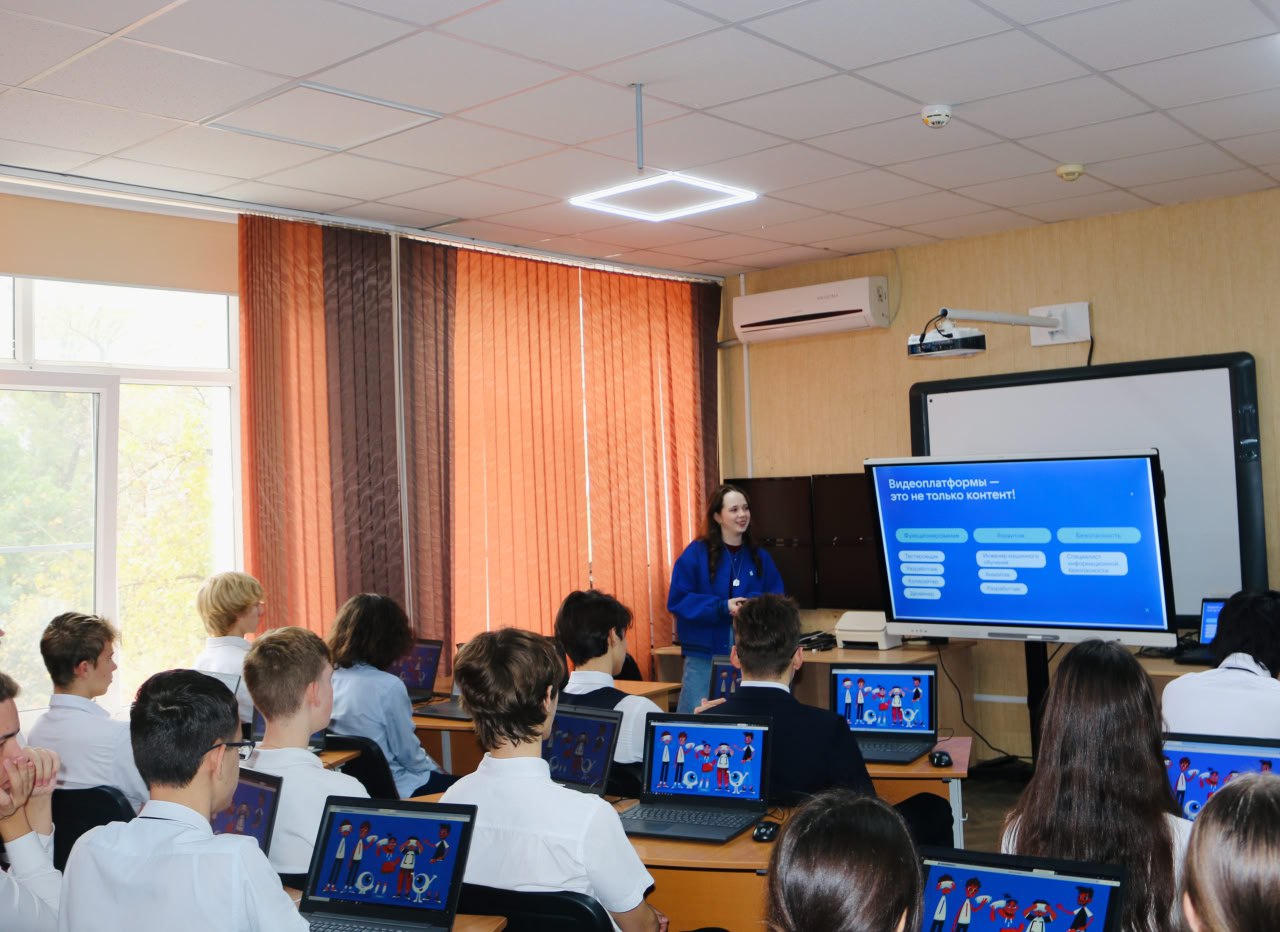 Кубанские школьники познакомились с технологиями создания видеоплатформ на новом "Уроке цифры" от VK