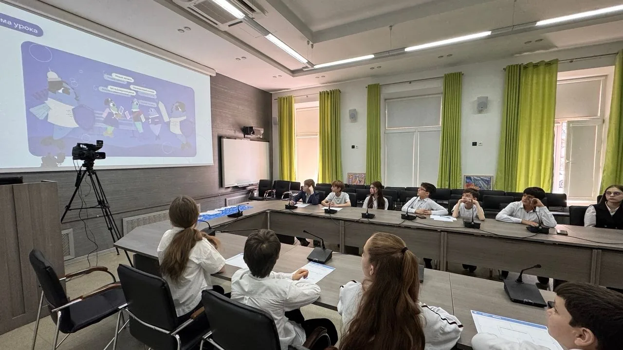 ШКОЛЬНИКИ АДЫГЕИ ОСВОИЛИ БЕЗОПАСНЫЙ МЕССЕНДЖЕР