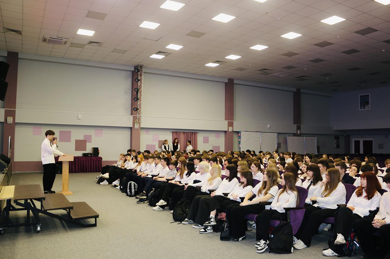 Кубанские школьники на "Уроке цифры" разобрались в том, как работают алгоритмы рекомендаций