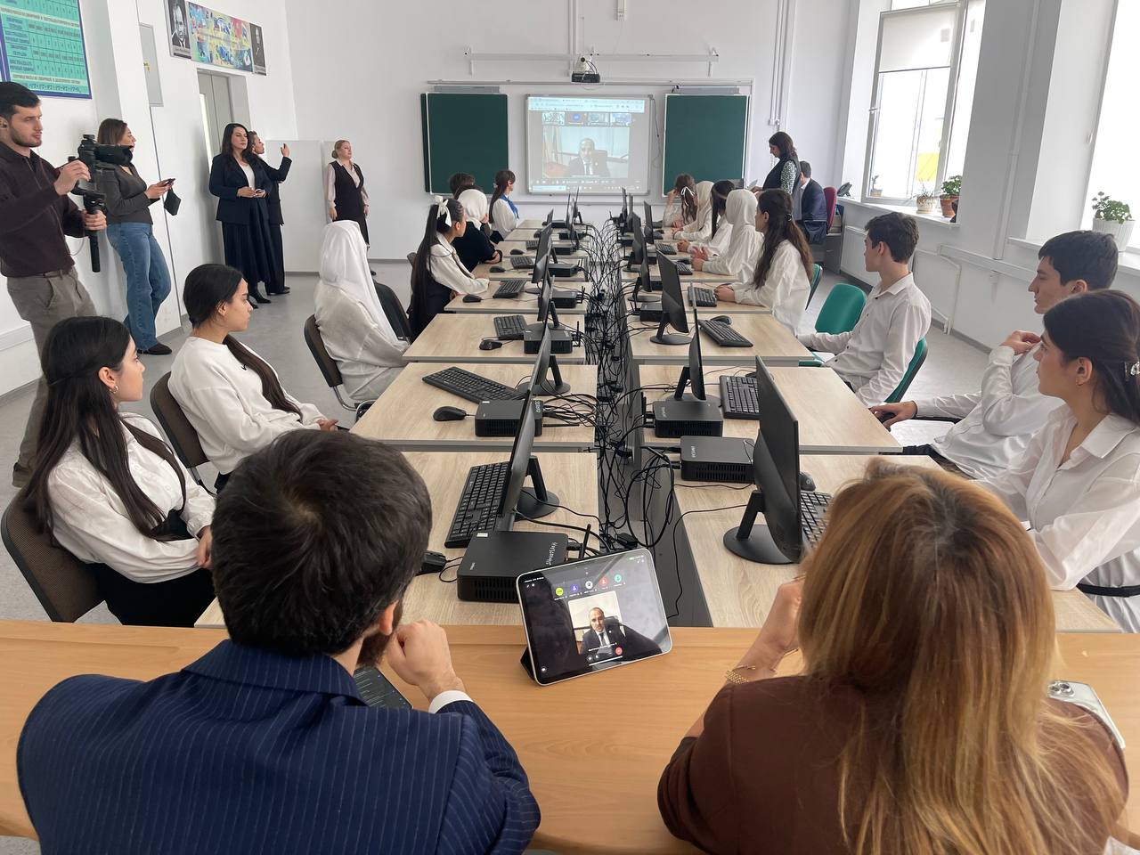 Более тысячи дагестанских школьников приняли участие в открытом "Уроке цифры".