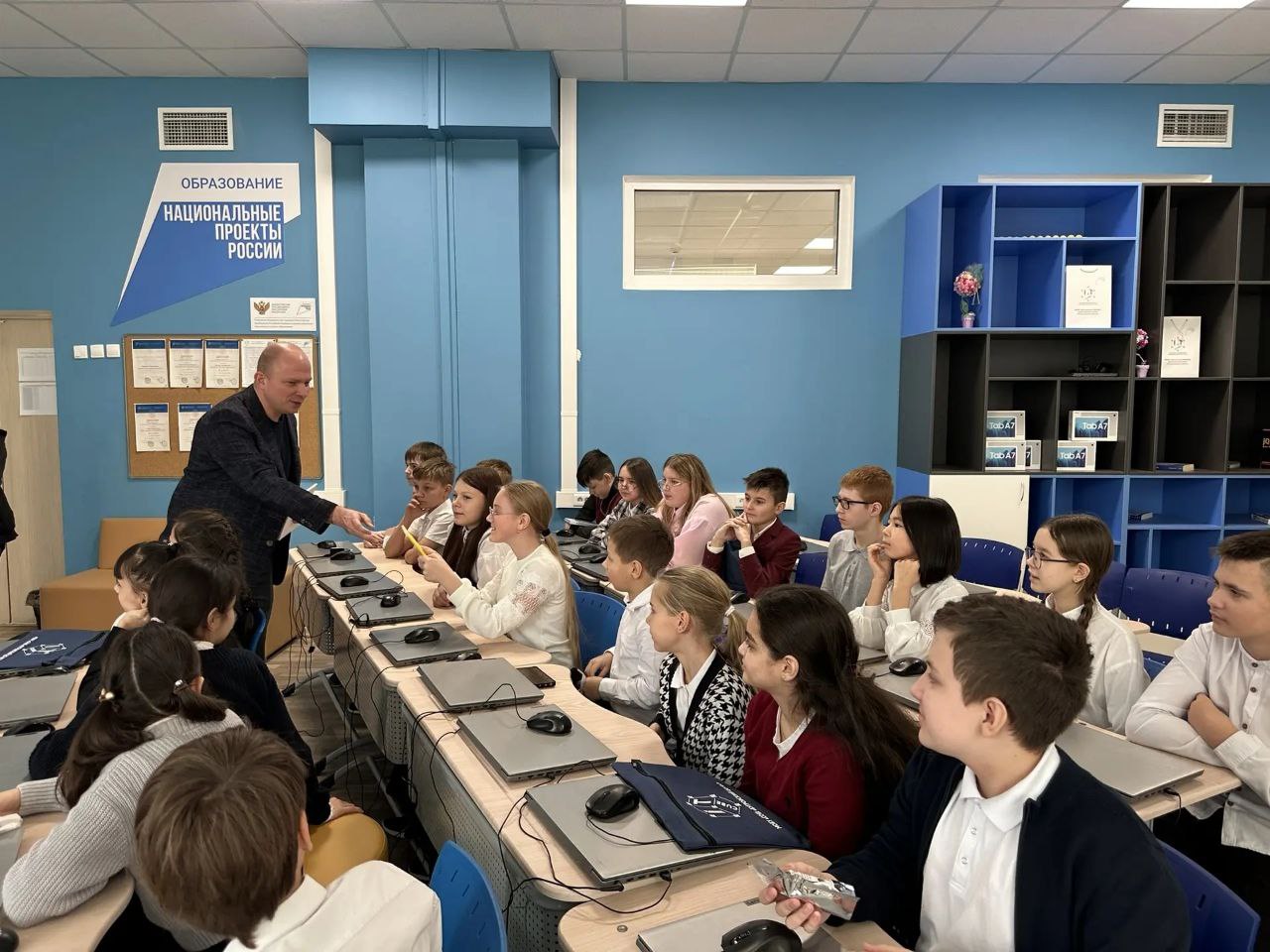 УРОК ЦИФРЫ: Ленинградские школьники изучили возможности искусственного интеллекта