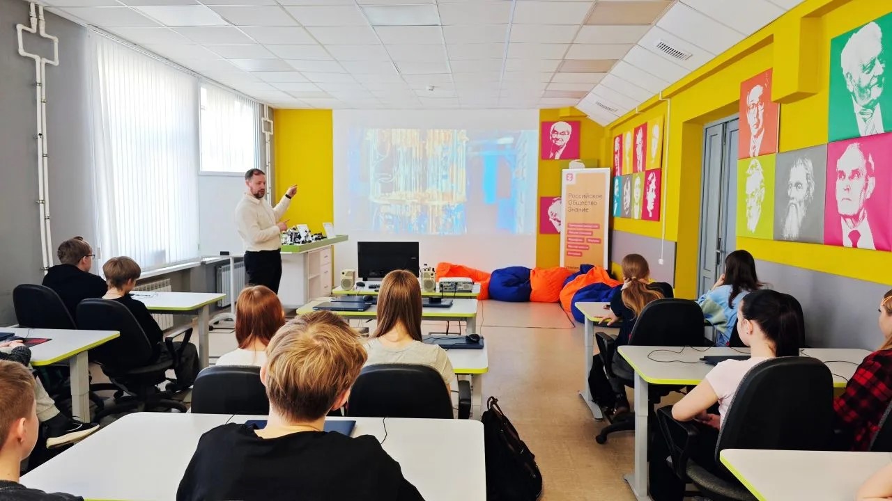 Вологодским школьникам рассказали о квантовом программировании на «Уроке цифры»