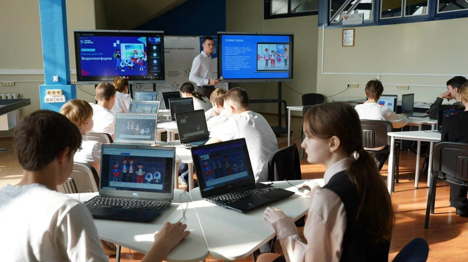 Открытый республиканский «Урок цифры» прошел в Центре цифрового образования «IT-куб»
